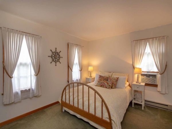 Cape Cod Home 994577