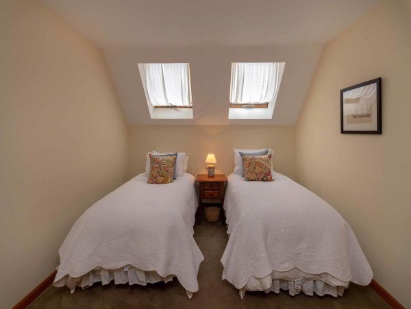 Cape Cod Home 994577