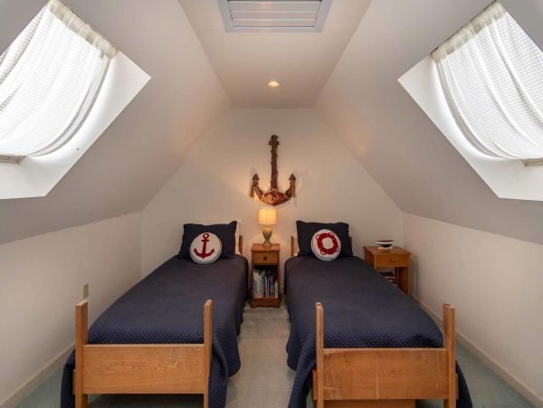 Cape Cod Home 994577