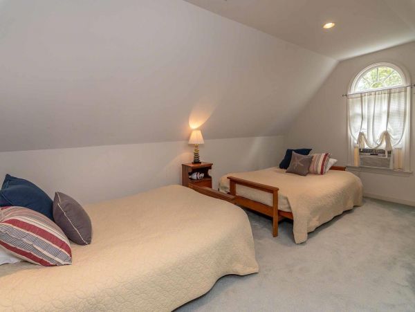 Cape Cod Home 994577