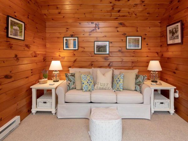 Cape Cod Home 994577