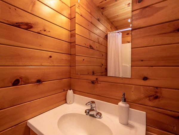 Cape Cod Home 994577