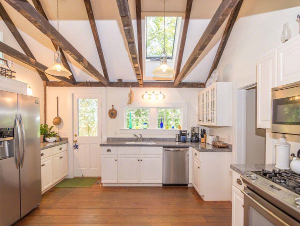 Cape Cod Home 994578