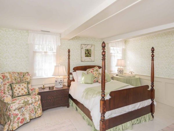 Cape Cod Home 994578