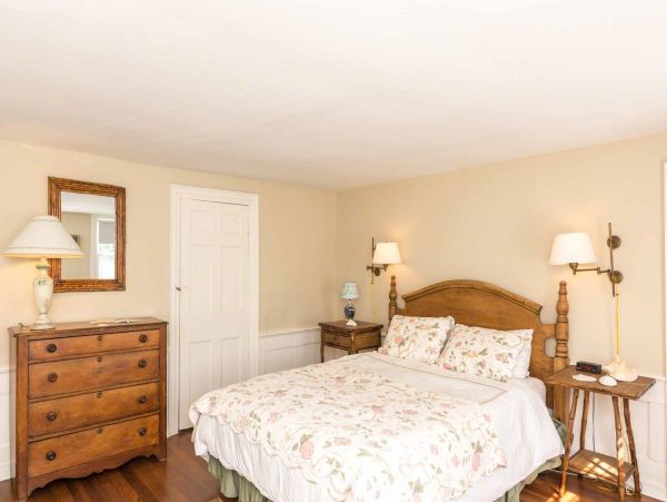 Cape Cod Home 994578