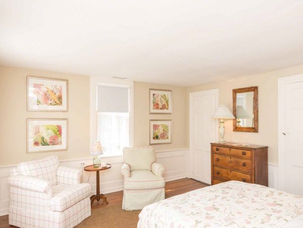 Cape Cod Home 994578