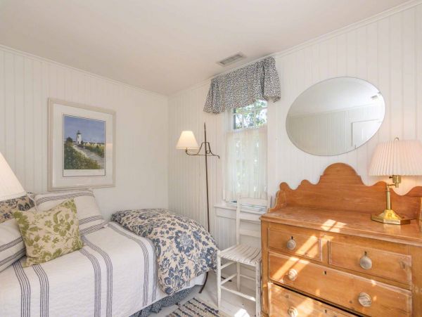 Cape Cod Home 994578
