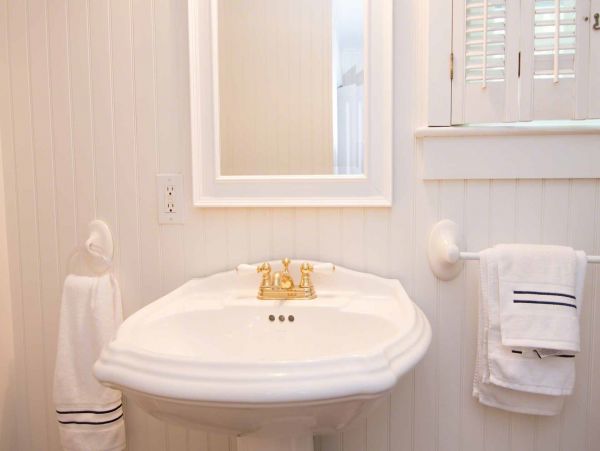 Cape Cod Home 994578