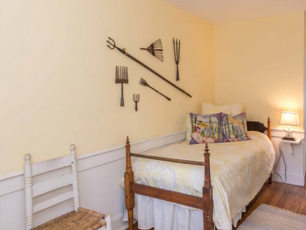 Cape Cod Home 994578