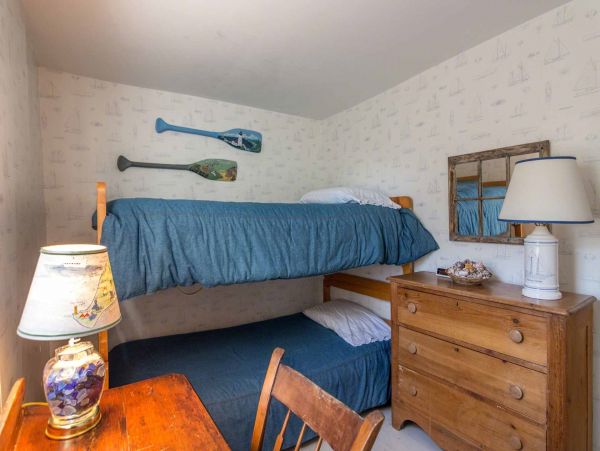 Cape Cod Home 994578