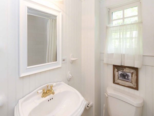 Cape Cod Home 994578
