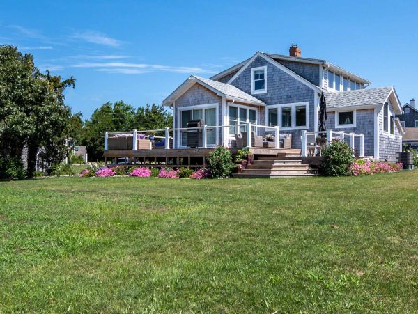 Cape Cod Home 994579