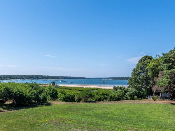 Cape Cod Home 994579