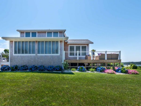 Cape Cod Home 994579