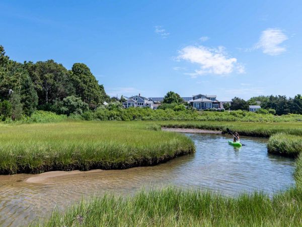 Cape Cod Home 994579