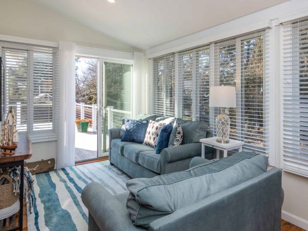 Cape Cod Home 994579