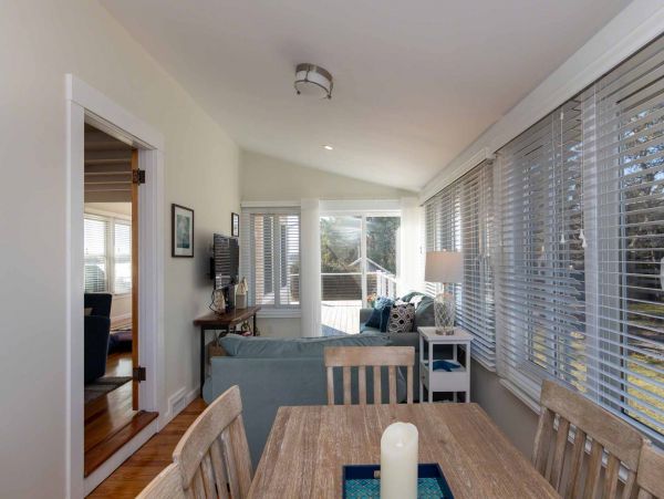 Cape Cod Home 994579