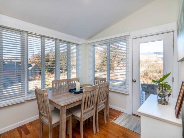 Cape Cod Home 994579