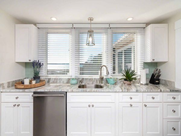 Cape Cod Home 994579