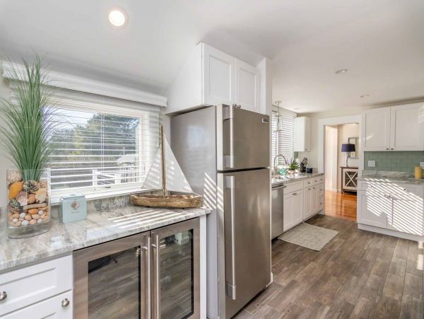 Cape Cod Home 994579