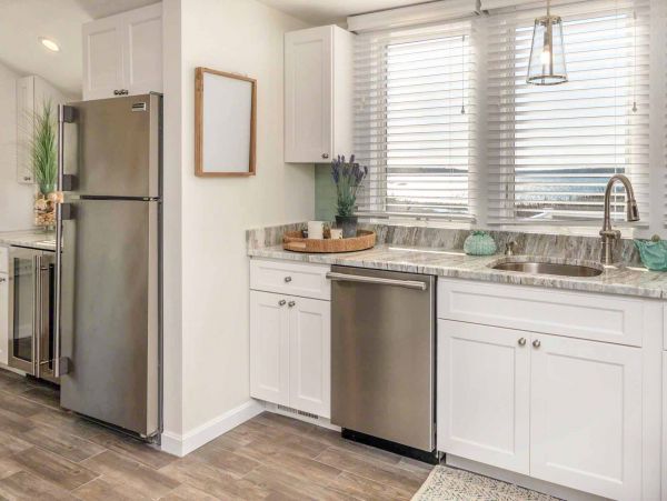 Cape Cod Home 994579