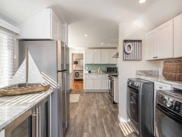 Cape Cod Home 994579