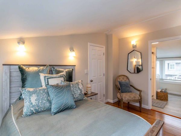 Cape Cod Home 994579