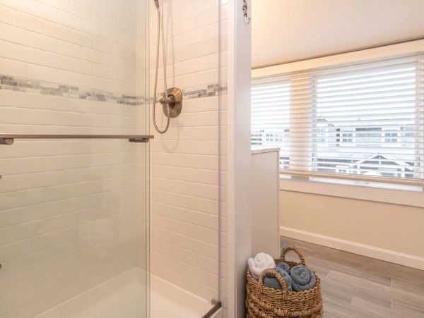 Cape Cod Home 994579