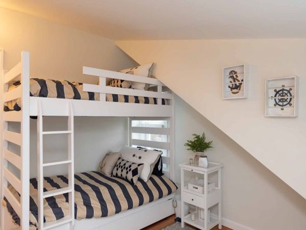Cape Cod Home 994579