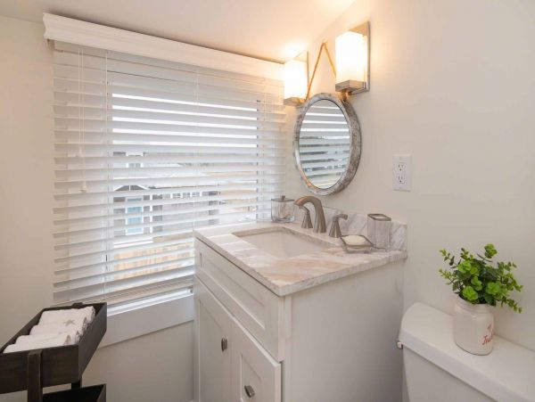 Cape Cod Home 994579