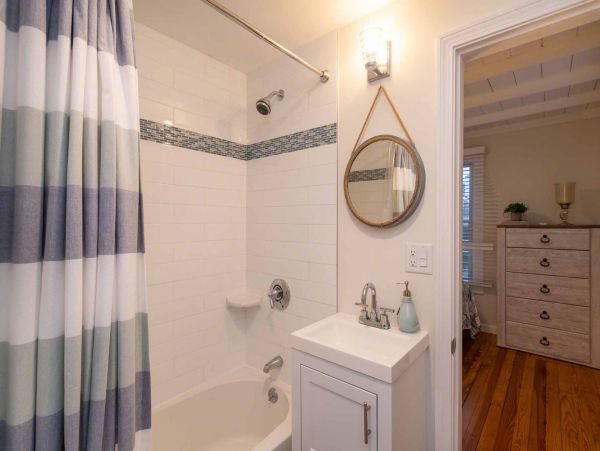 Cape Cod Home 994579