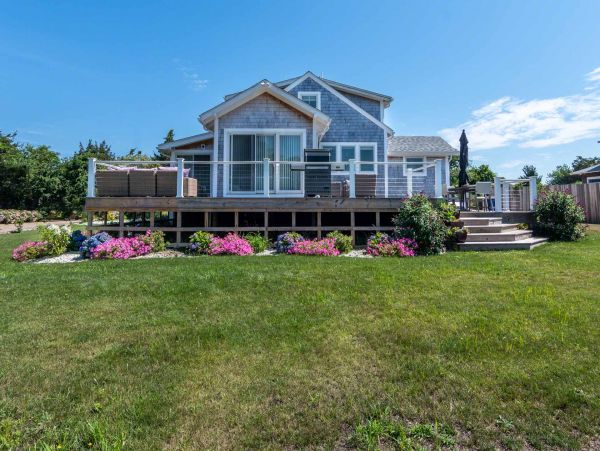 Cape Cod Home 994579