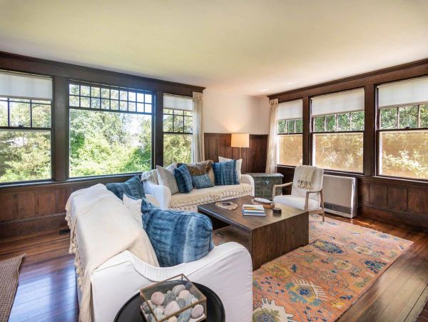 Cape Cod Home 994580
