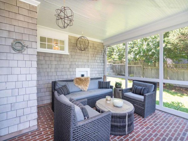 Cape Cod Home 994580