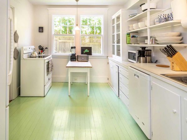 Cape Cod Home 994580