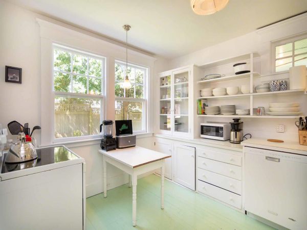 Cape Cod Home 994580