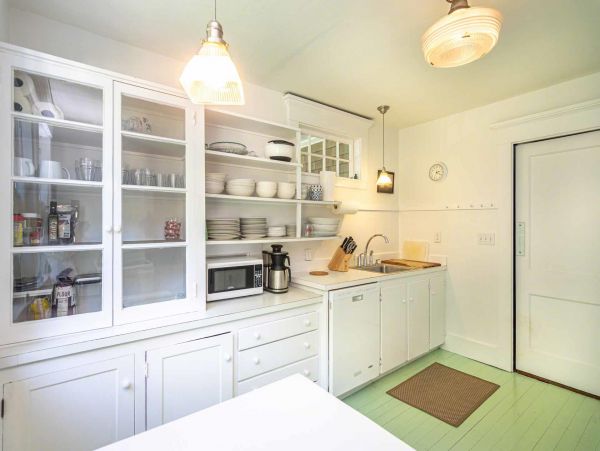 Cape Cod Home 994580