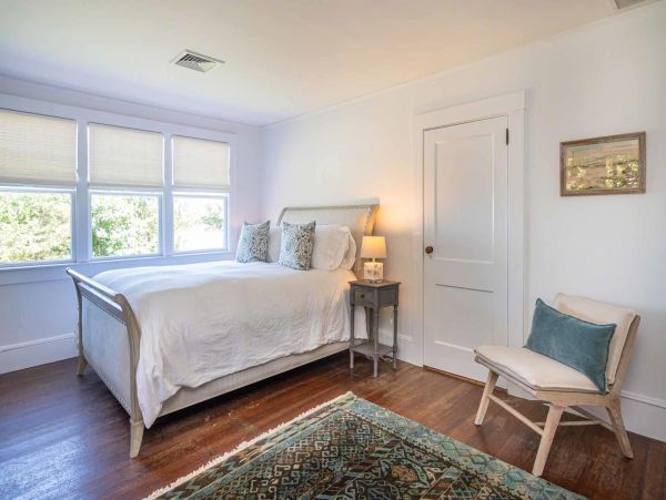 Cape Cod Home 994580