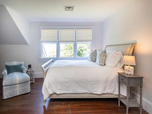 Cape Cod Home 994580