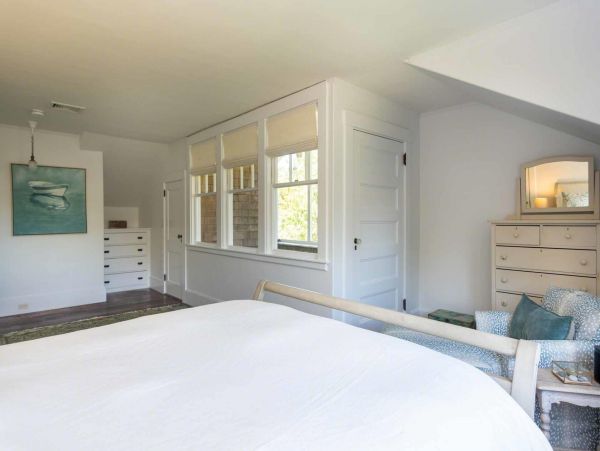 Cape Cod Home 994580