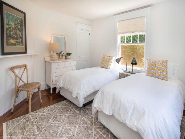 Cape Cod Home 994580