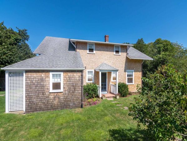 Cape Cod Home 994580