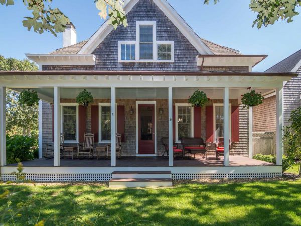 Cape Cod Home 994584
