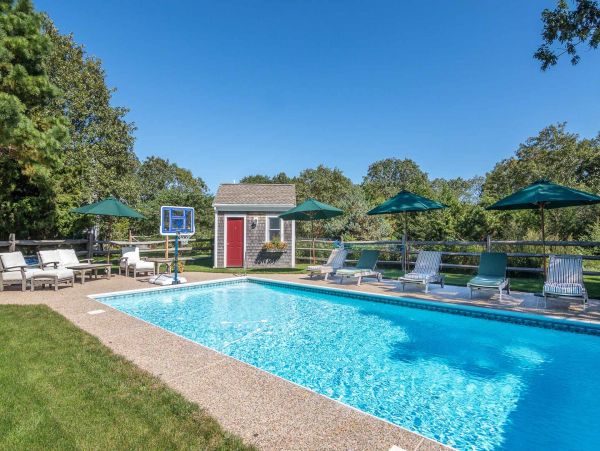 Cape Cod Home 994584
