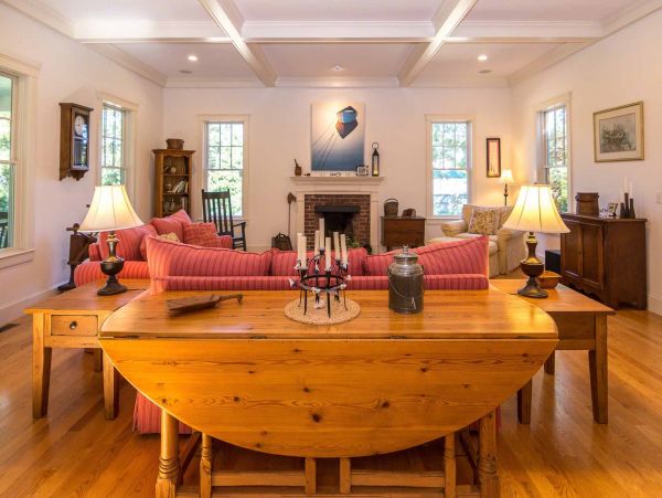 Cape Cod Home 994584