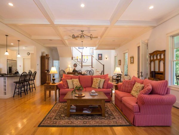 Cape Cod Home 994584