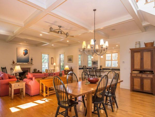 Cape Cod Home 994584