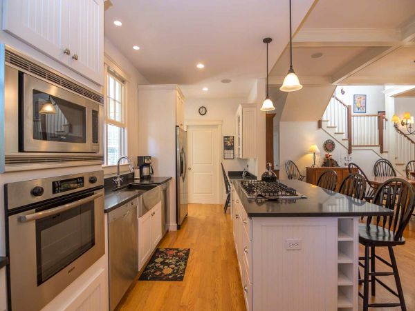 Cape Cod Home 994584