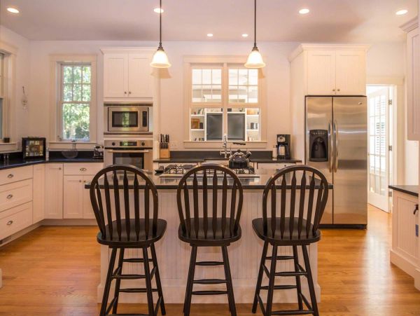 Cape Cod Home 994584