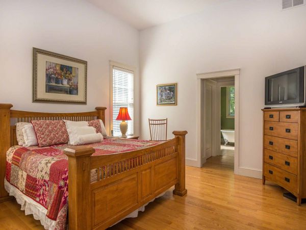Cape Cod Home 994584